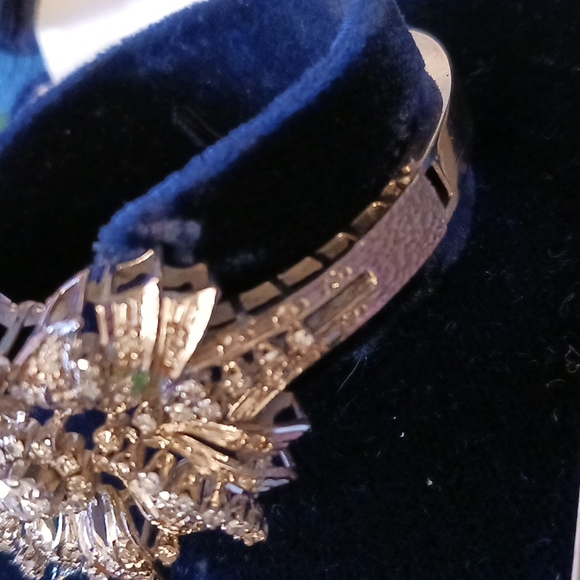 14k Ladies white gold diamond bangle bracelet OFFERS CONSiDERED - Picture 7 of 7